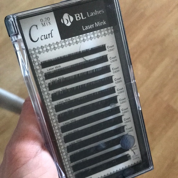 Eyelash extensions kit - Picture 3 of 3